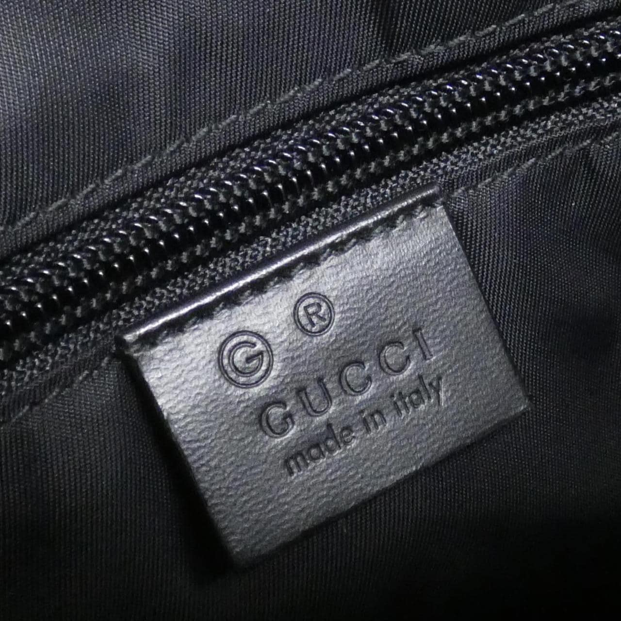 Gucci 631195 KWT7N单肩包