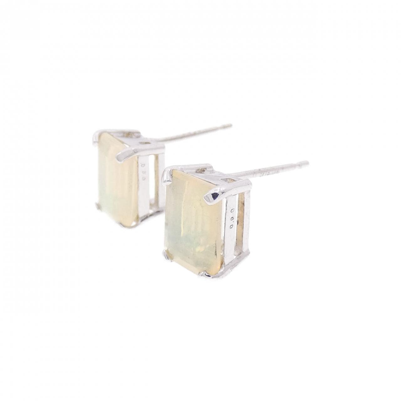 【新品】K18WG オパール ピアス 1.80CT