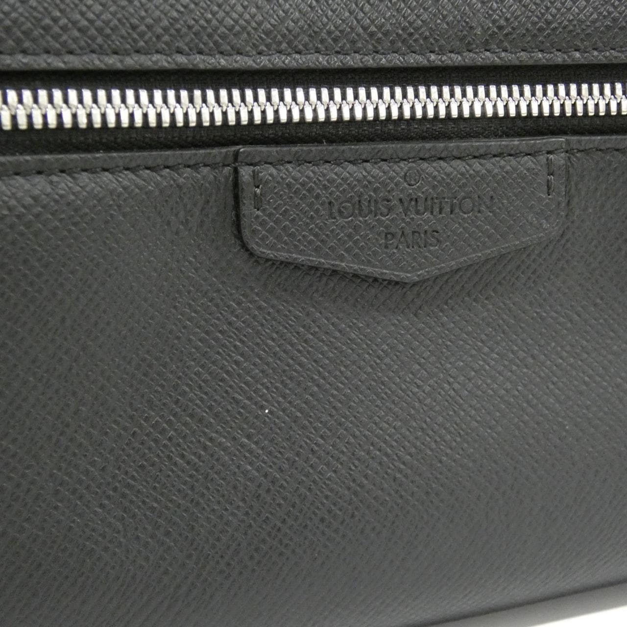 ルイヴィトン タイガ アウトドア メッセンジャー PM M33435 ショルダーバッグ