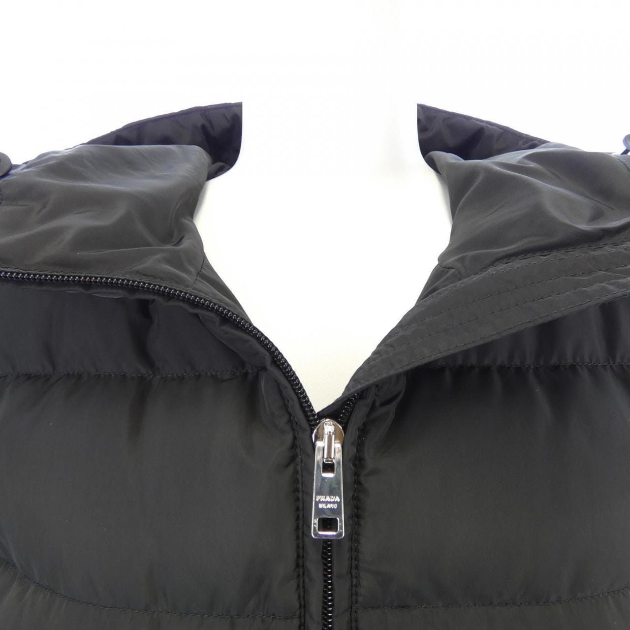 プラダ PRADA トライアングルロゴ 290364 R212 1060 ダウンコート