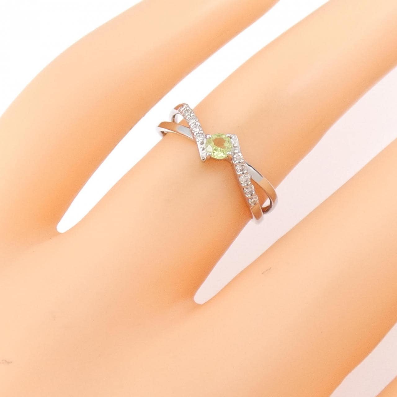 [BRAND NEW] PT Peridot Ring