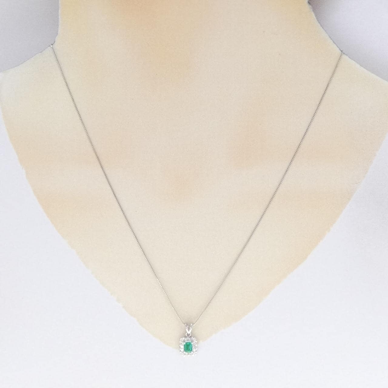 PT900/PT850 エメラルド ネックレス 0.31CT