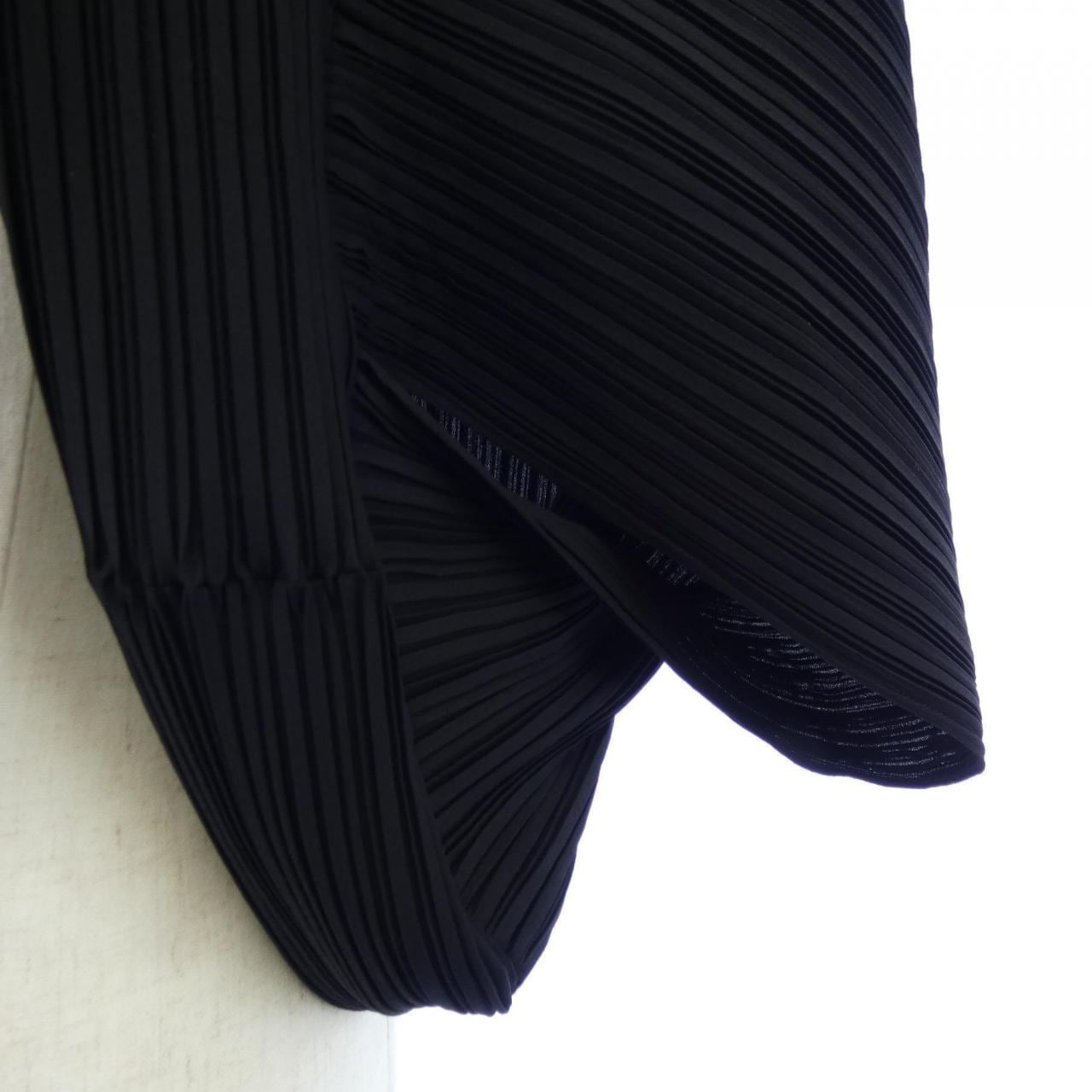 イッセイミヤケ ISSEY MIYAKE RT01FO612 カーディガン