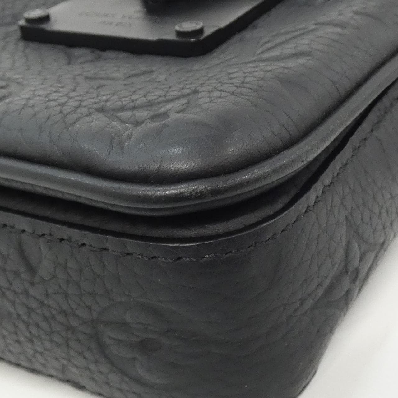 ルイヴィトン トリヨン モノグラム Sロック ヴェルティカル ウエアラブル ウォレット M81524 ショルダーバッグ