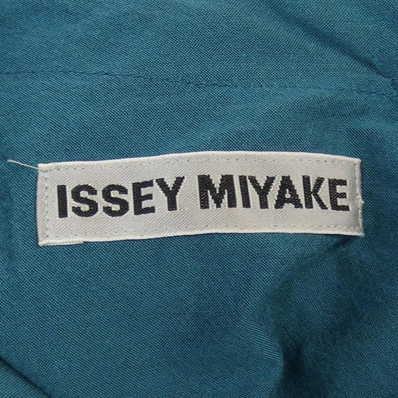 コメ兵｜イッセイミヤケ ISSEY MIYAKE トップス｜ISSEY MIYAKE