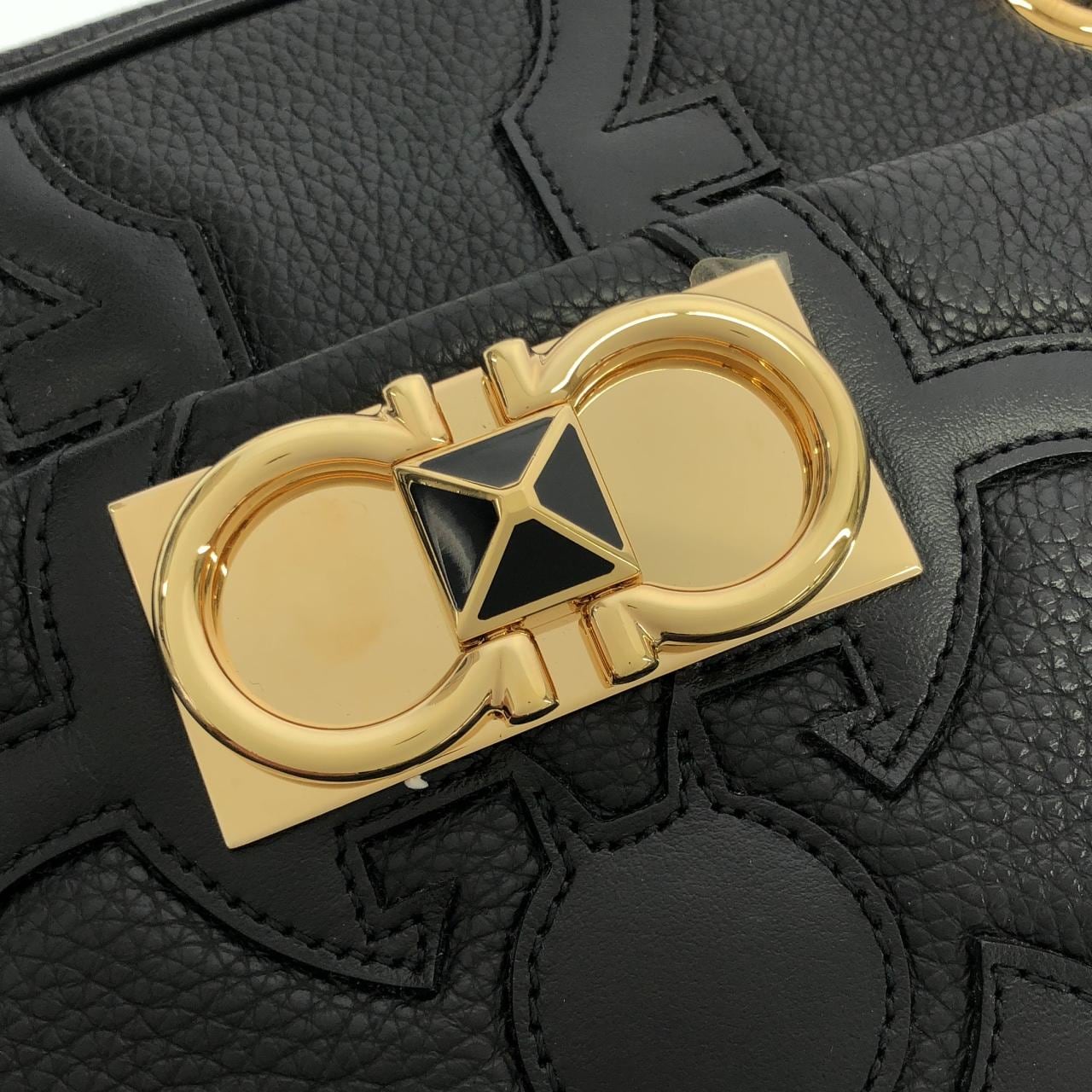 サルヴァトーレフェラガモ 21 1412 バッグ