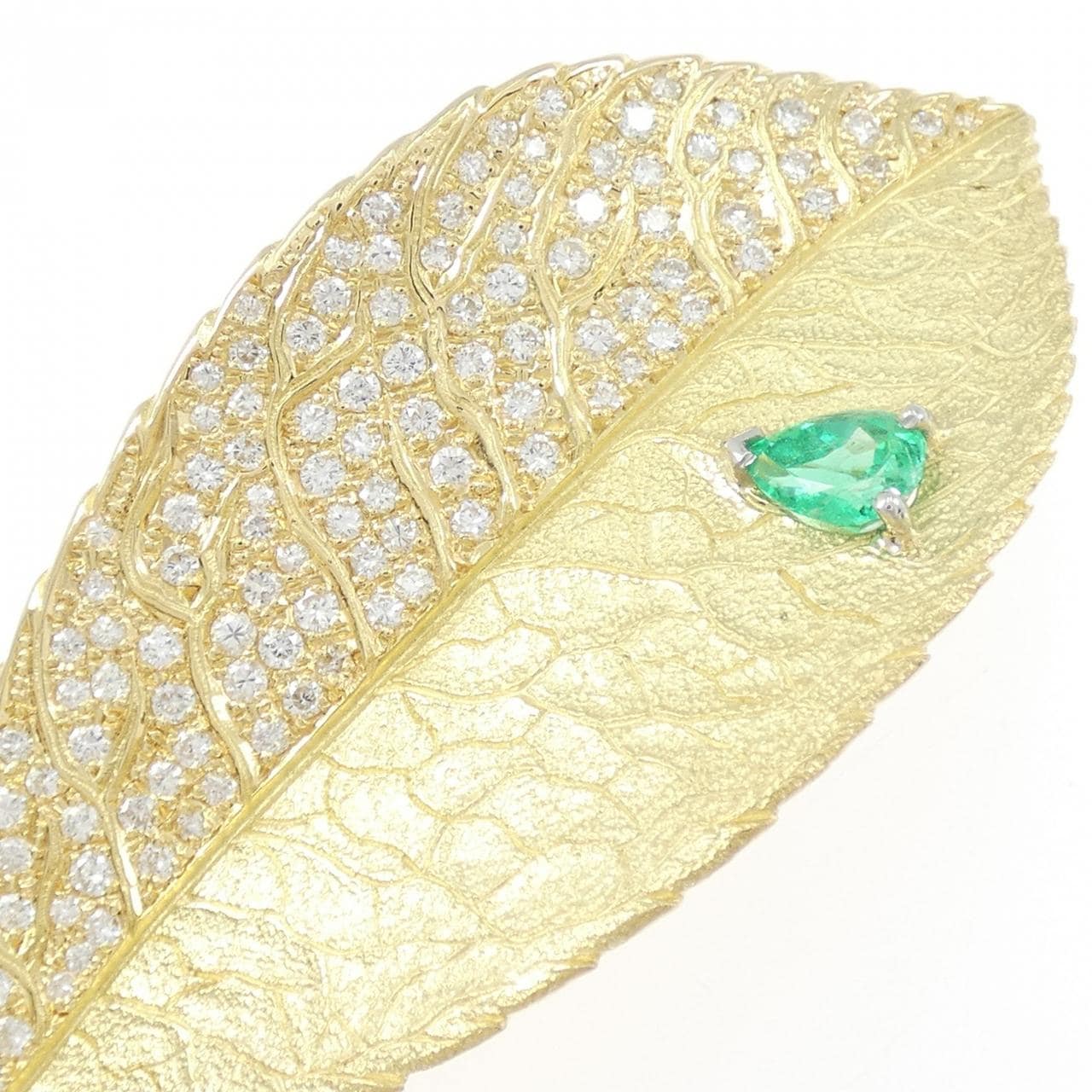 K18YG/PT900 エメラルド ブローチ 0.68CT