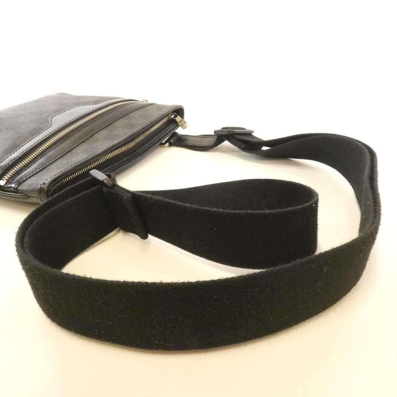 ルイヴィトン ダミエ グラフィット トマス N58028 ショルダーバッグ