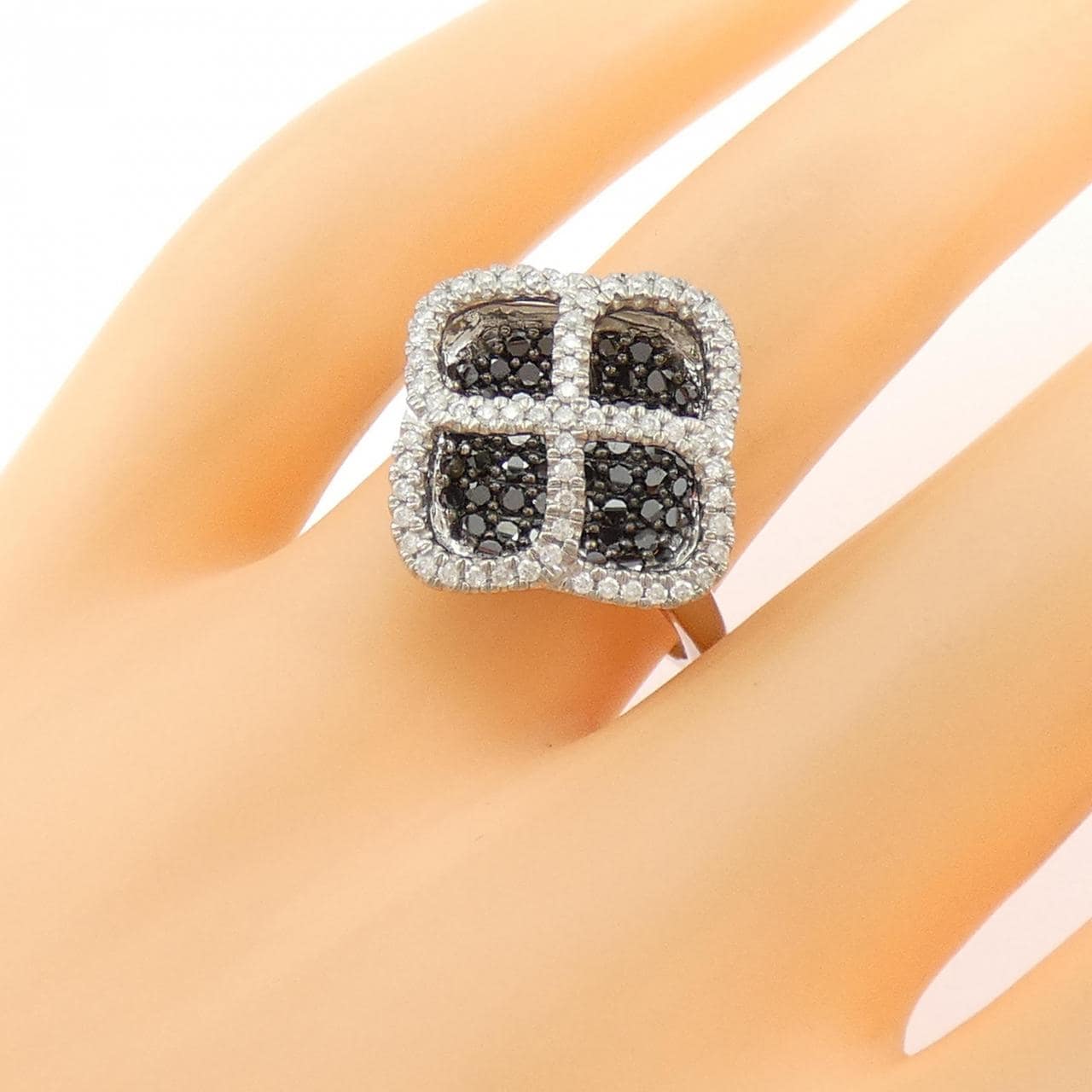 K18WG/K18BG ダイヤモンド リング 0.95CT