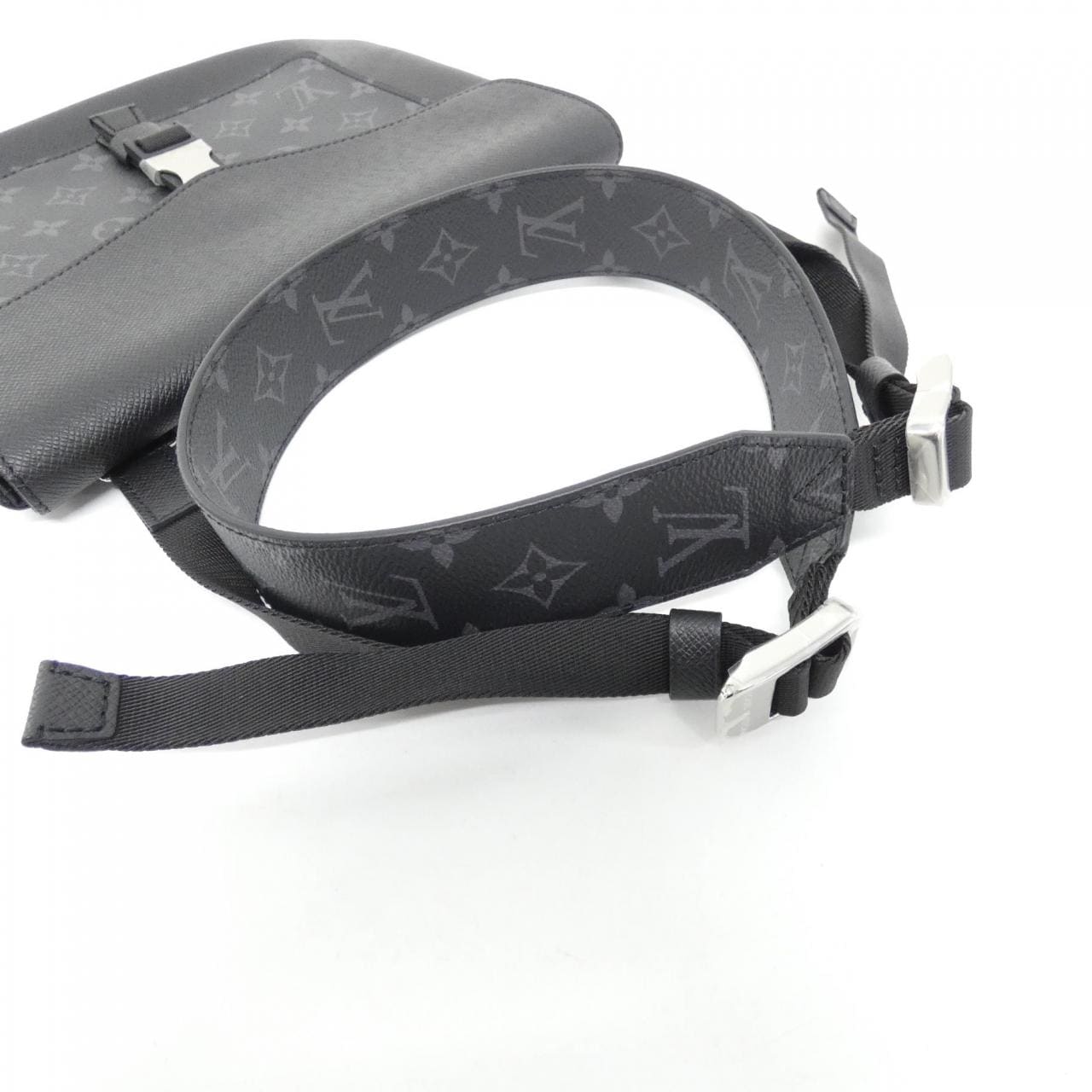 ルイヴィトン タイガ ラマ フラップ メッセンジャー M30413 ショルダーバッグ