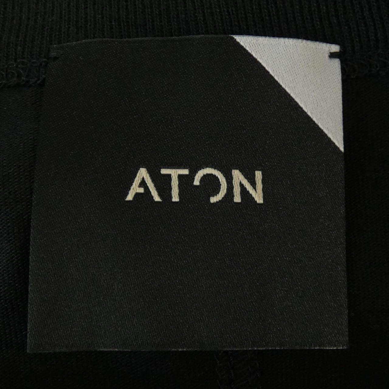 エイトン ATON トップス
