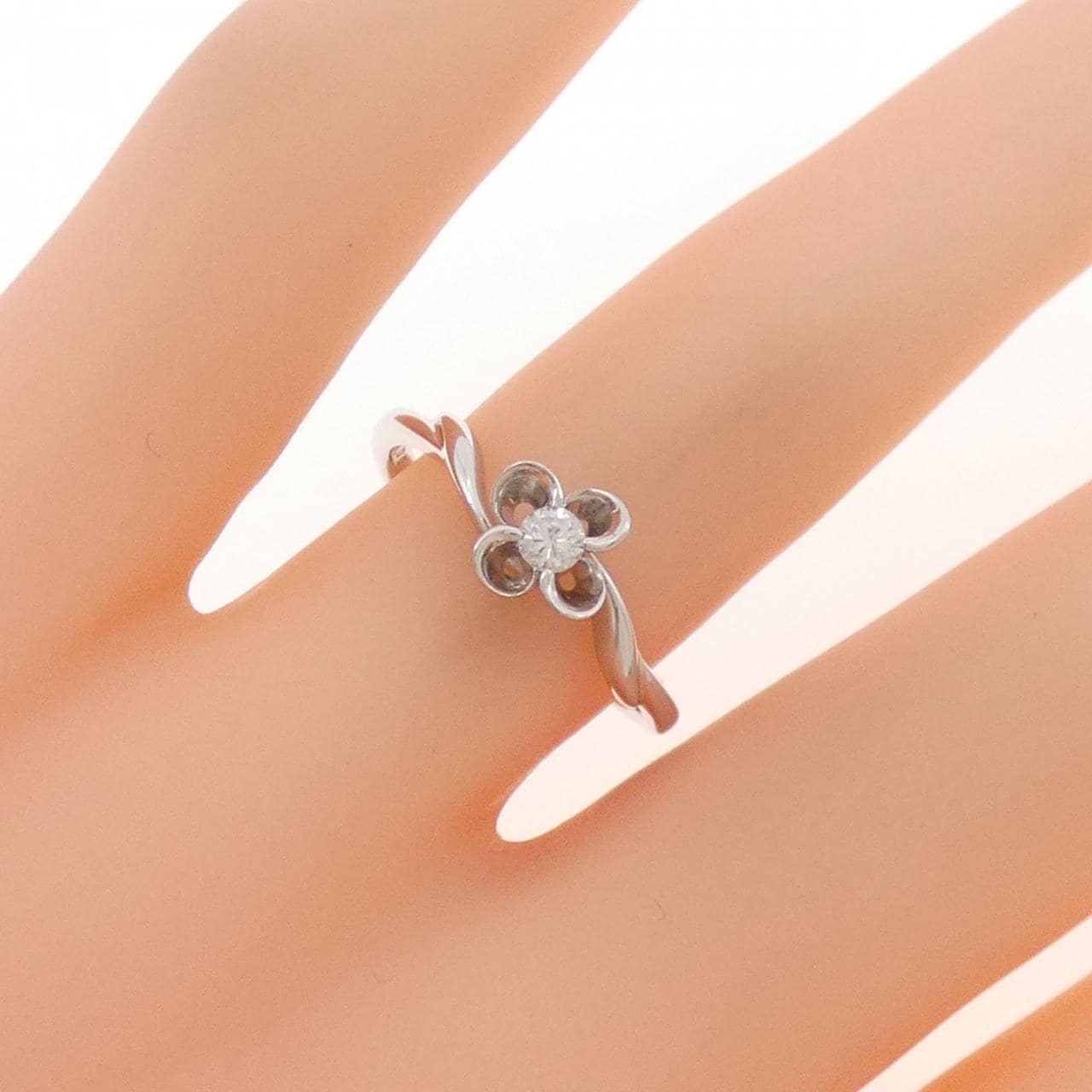 K10WG フラワー ダイヤモンド リング 0.08CT