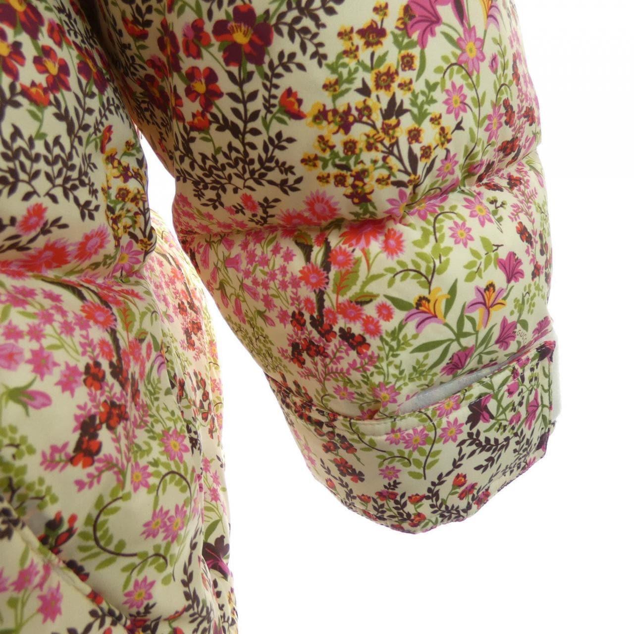 グッチ GUCCI 日本限定 722876 Z9AA0 ダウンジャケット