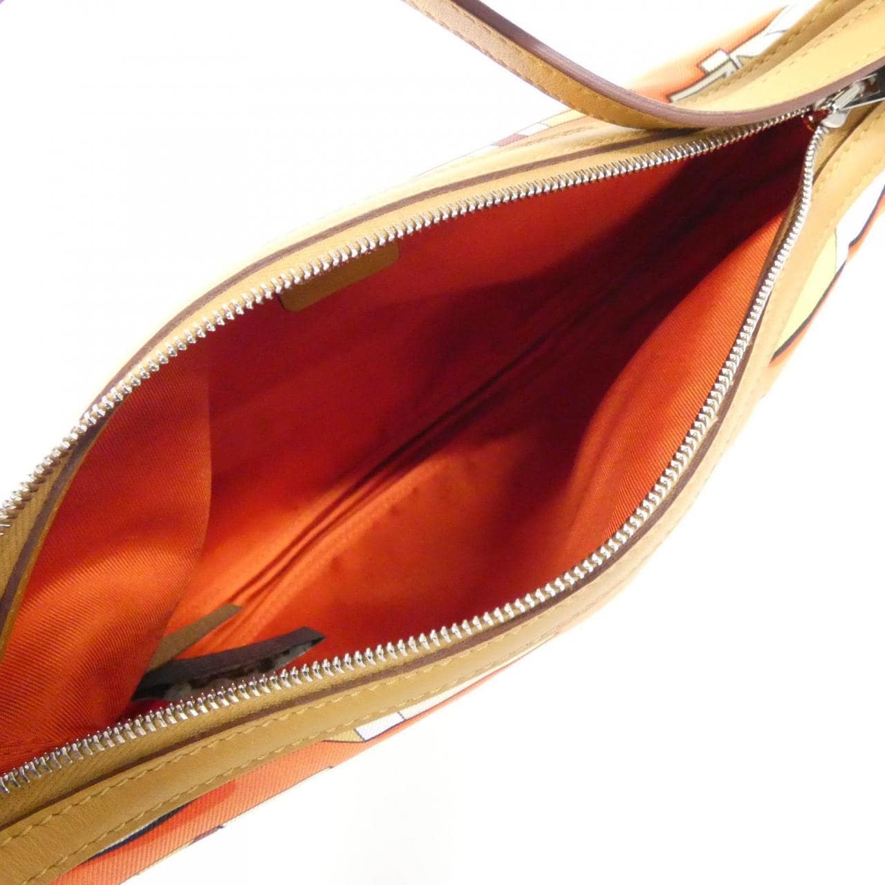 エルメス CARRE EN BOUCLES シュルソワ トゥー ゴー 085196CK ポーチ