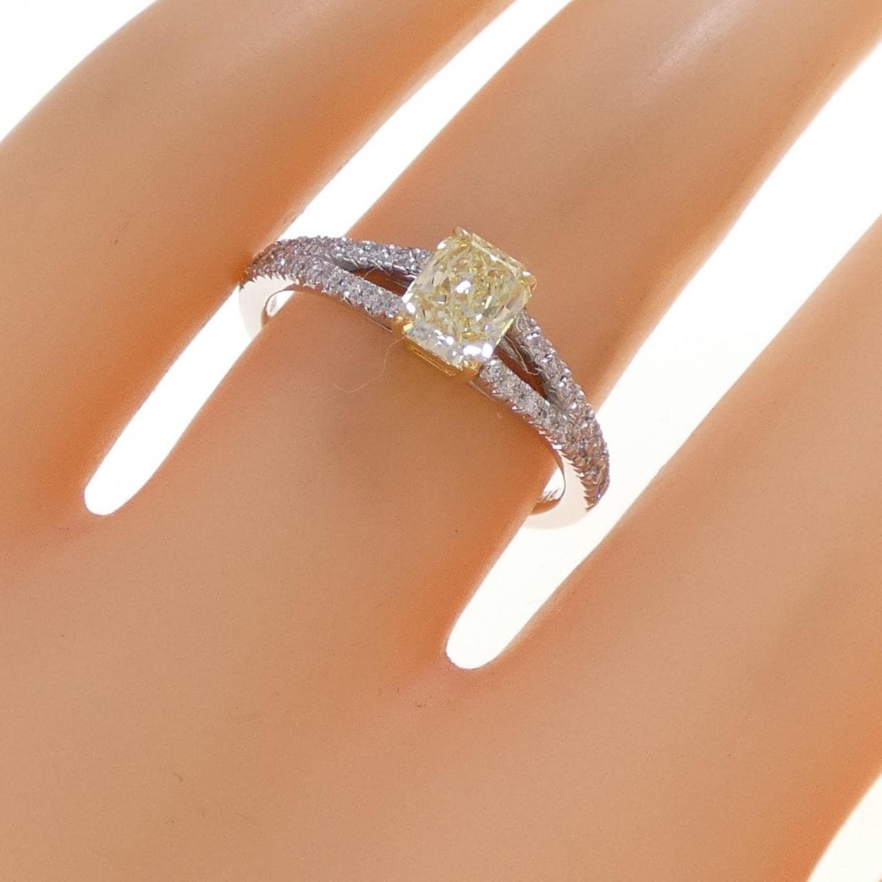 PT900/K18YG ダイヤモンド リング 0.615CT FLY SI1 ファンシーカット