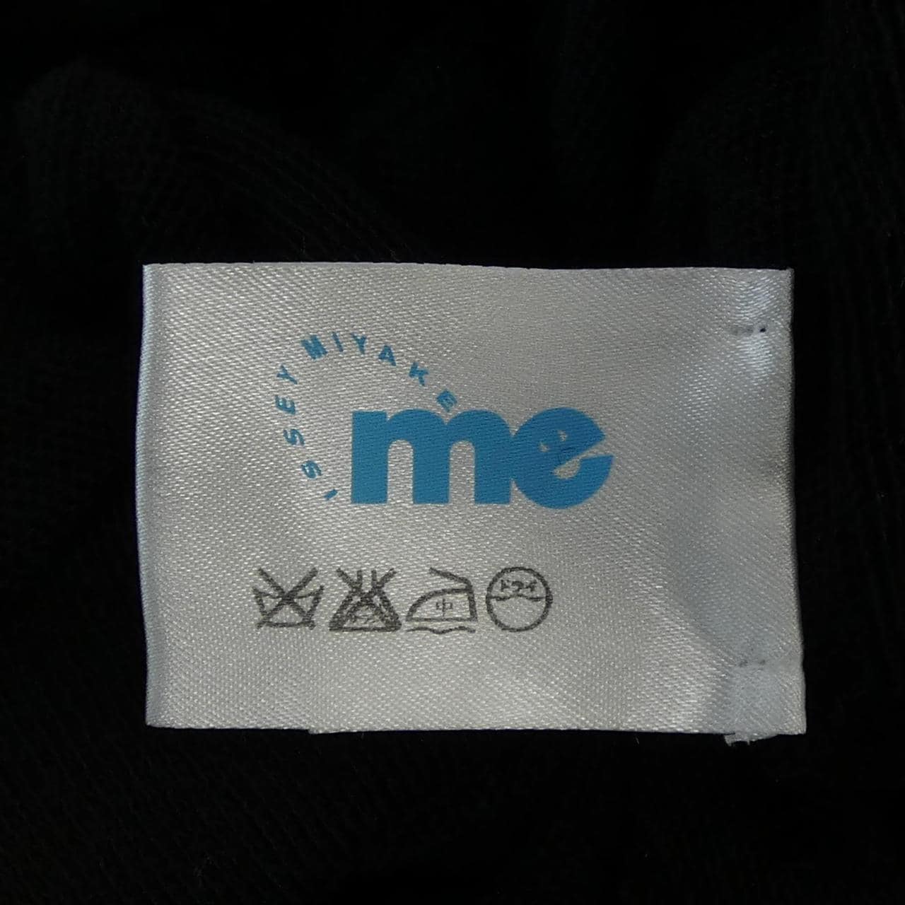 me ISSEY MIYAKE MI62KK191 Knit