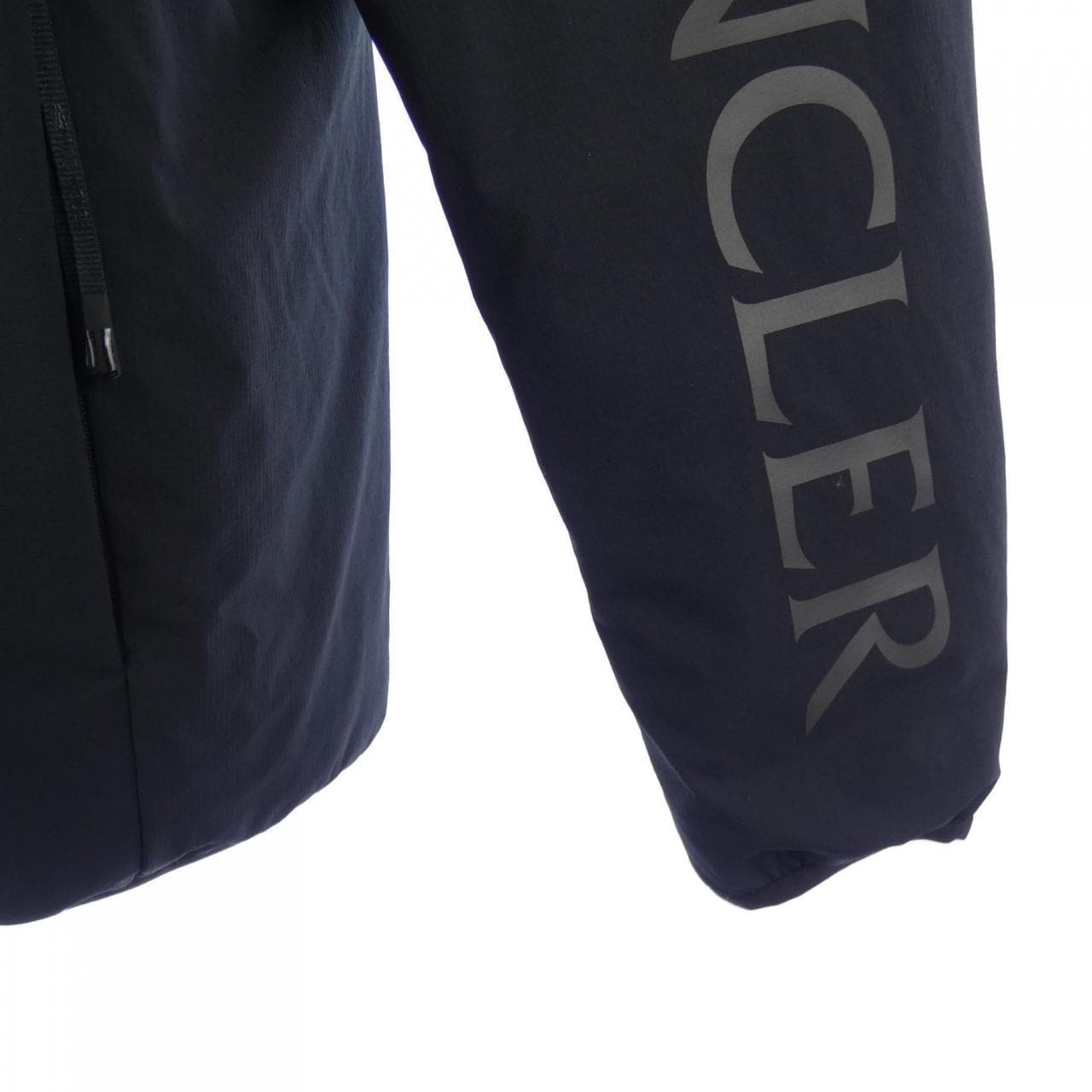 モンクレール MONCLER ダウンジャケット