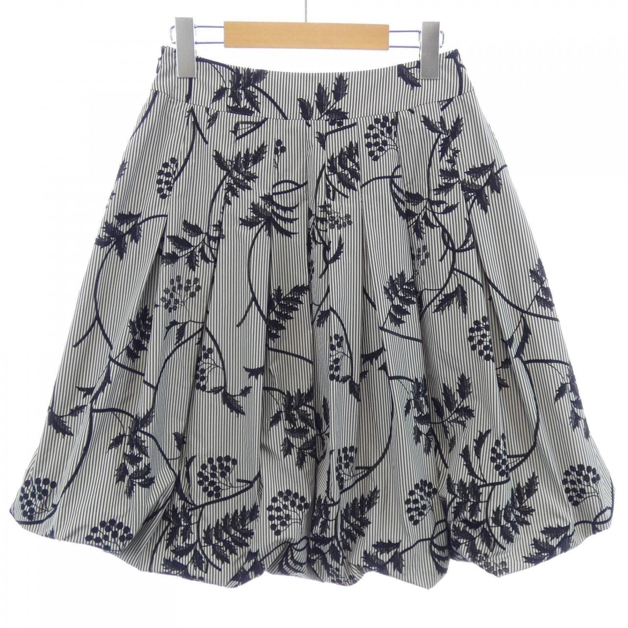 トゥービーシック TO BE CHIC スカート