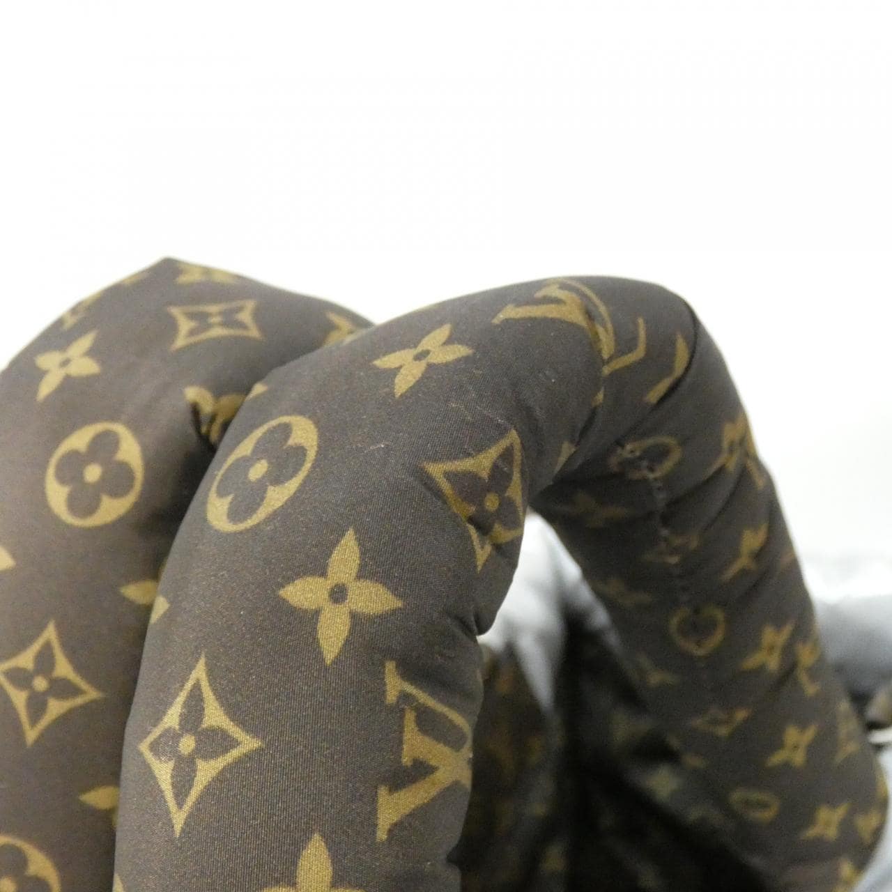 ルイヴィトン LVピロー オンザゴー GM M21053 バッグ