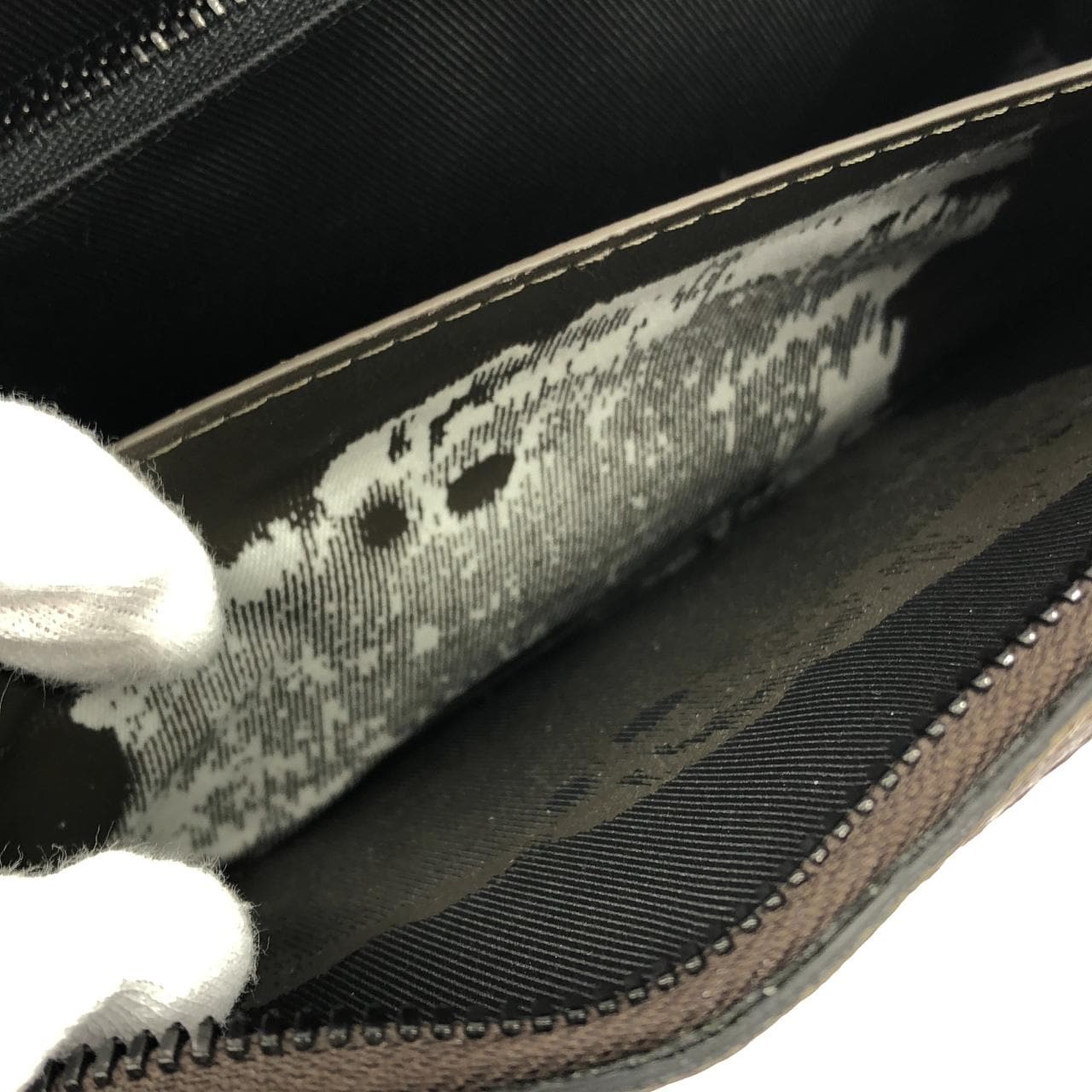 ルイヴィトン モノグラム＋タイガ ソフト トランク ウォレット M30697 ショルダーバッグ