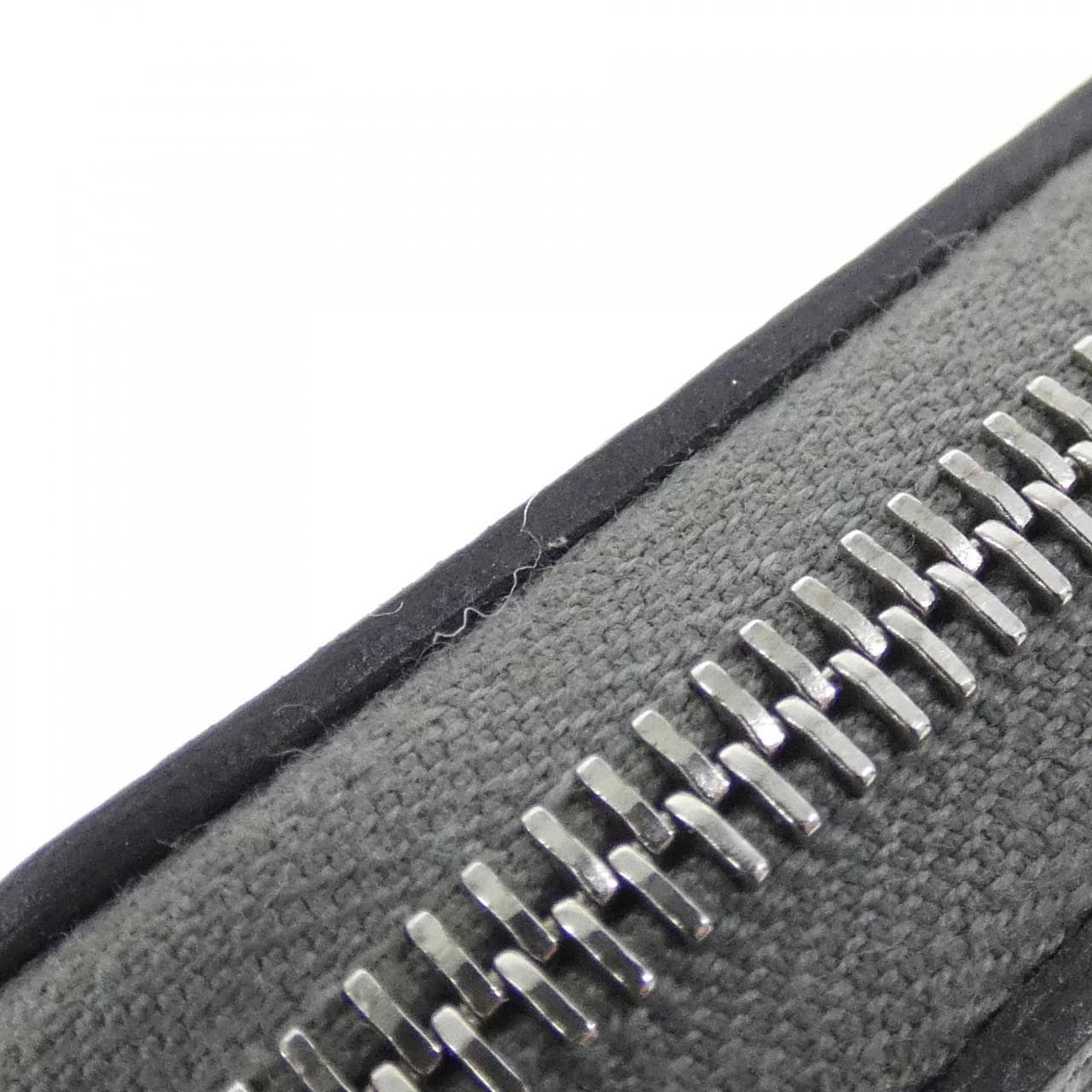 エルメス EN LIBERTE シルク イン コンパクト 084541CK 財布