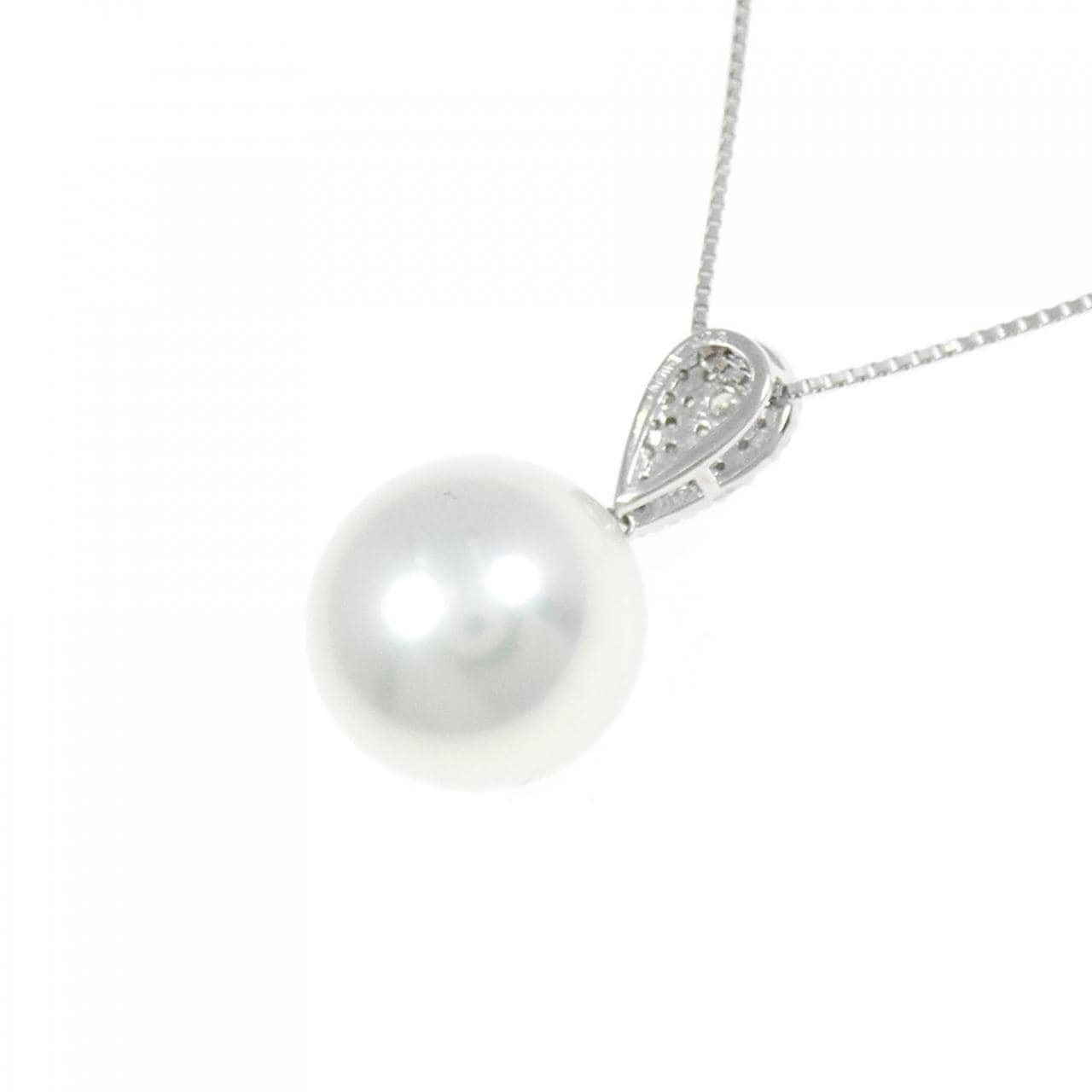 K18WG White Butterfly Pearl Necklace 13.3mm