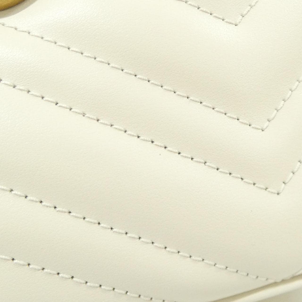 グッチ GG MARMONT 447632 DTD1T ショルダーバッグ