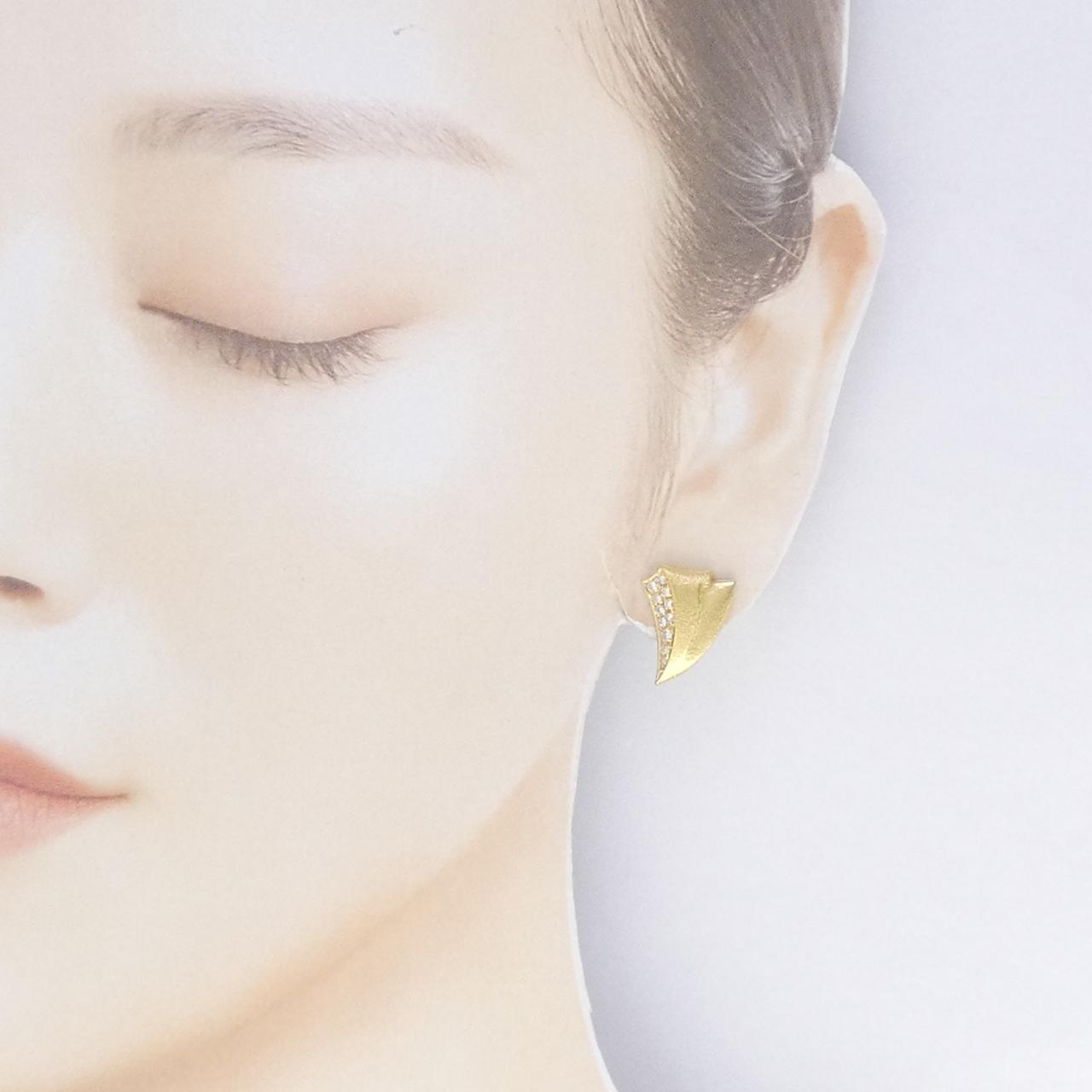 750YG Diamond earrings