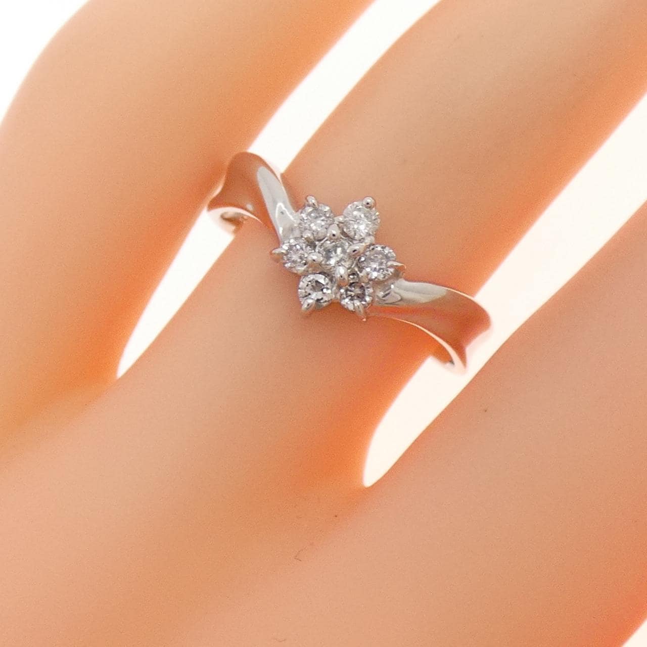 PT900 フラワー ダイヤモンド リング 0.23CT