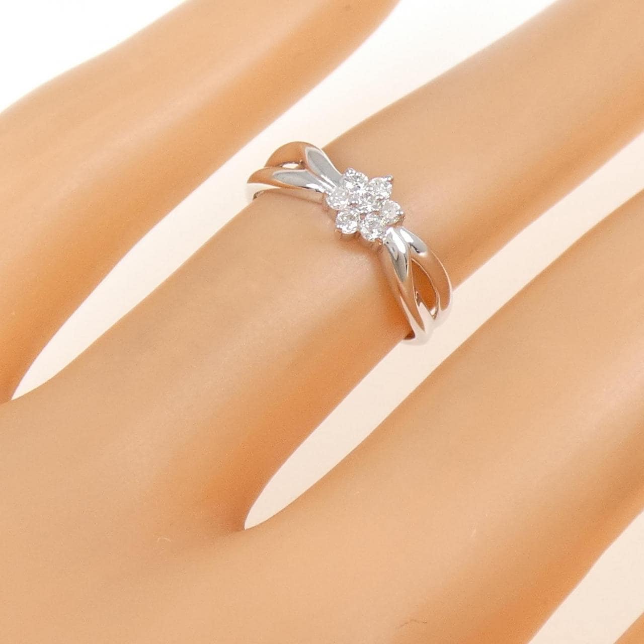 K18WG フラワー ダイヤモンド リング 0.11CT