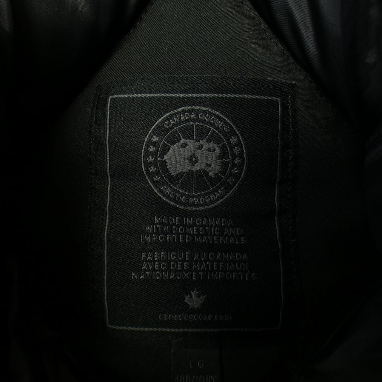 加拿大鹅CANADA GOOSE羽绒服