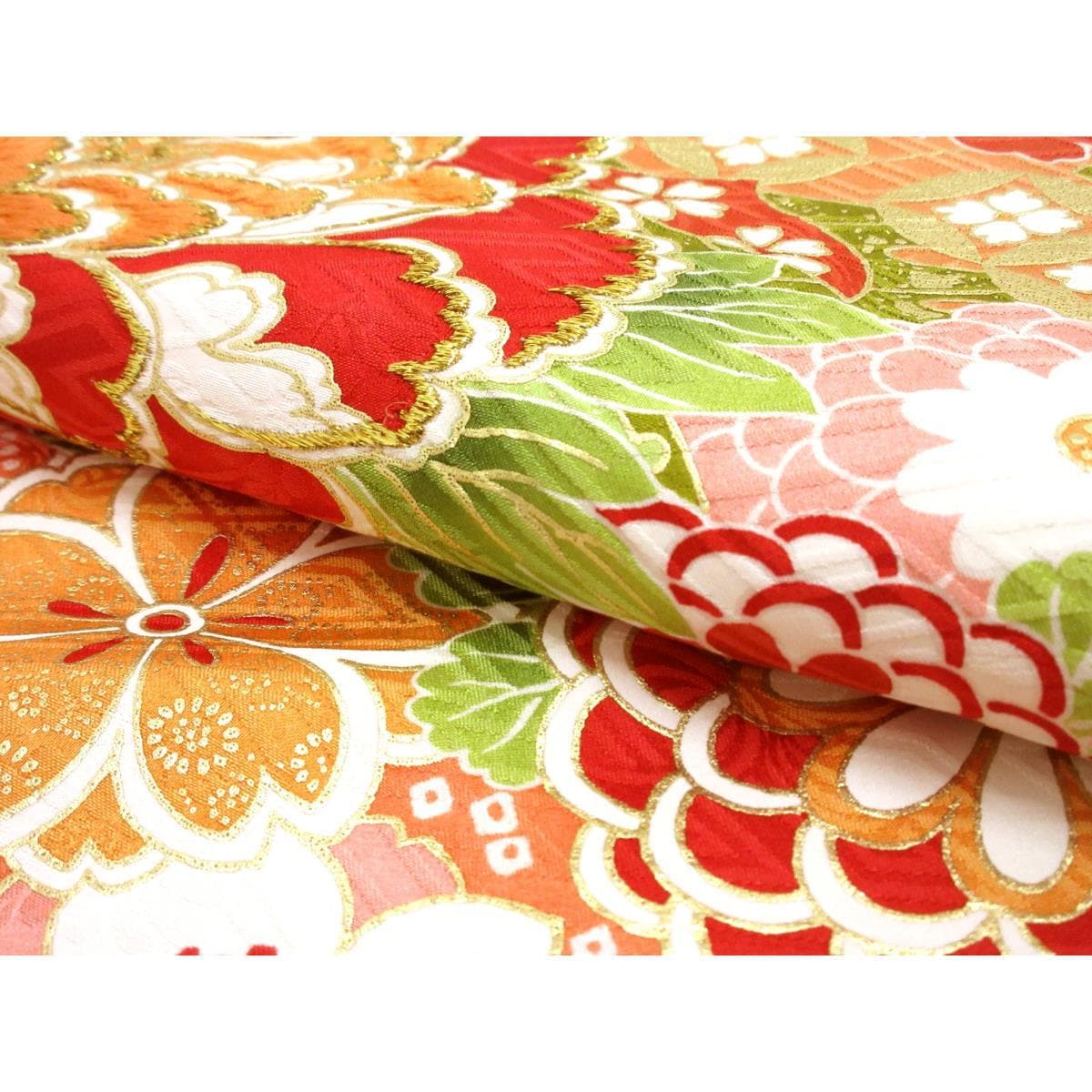 振袖　友禅金彩加工　刺繍入り　身幅Ｌ寸