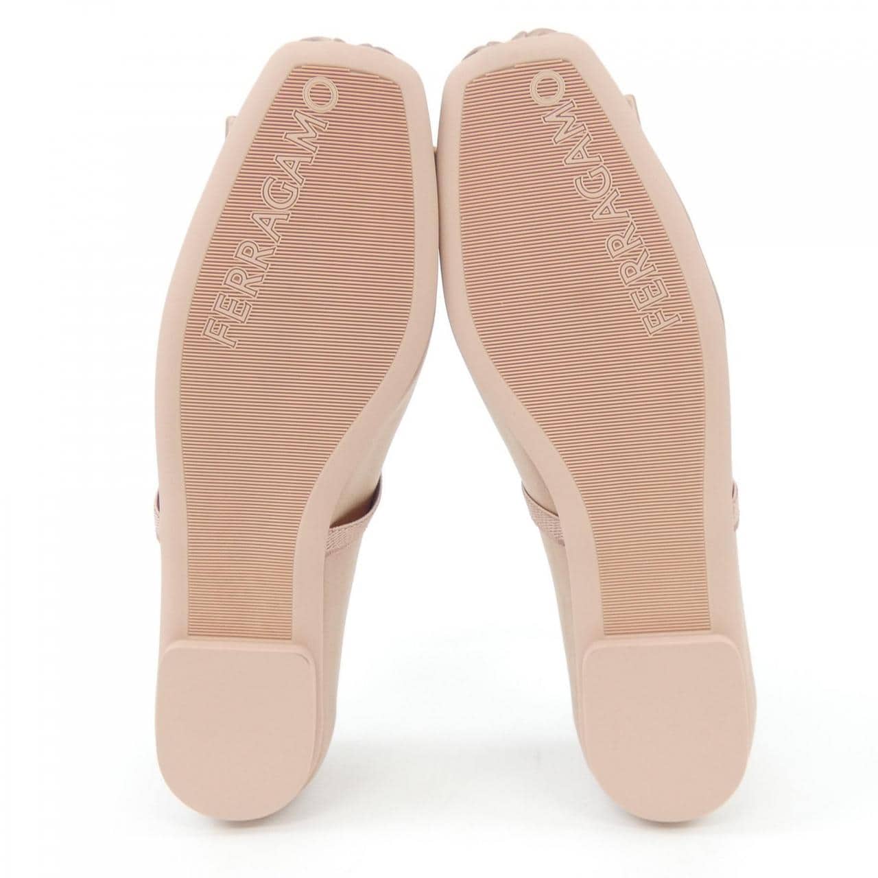 FERRAGAMO平底鞋