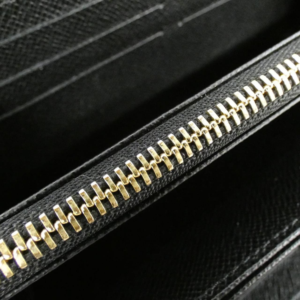 ルイヴィトン エピ ジッピー ウォレット M68755 財布