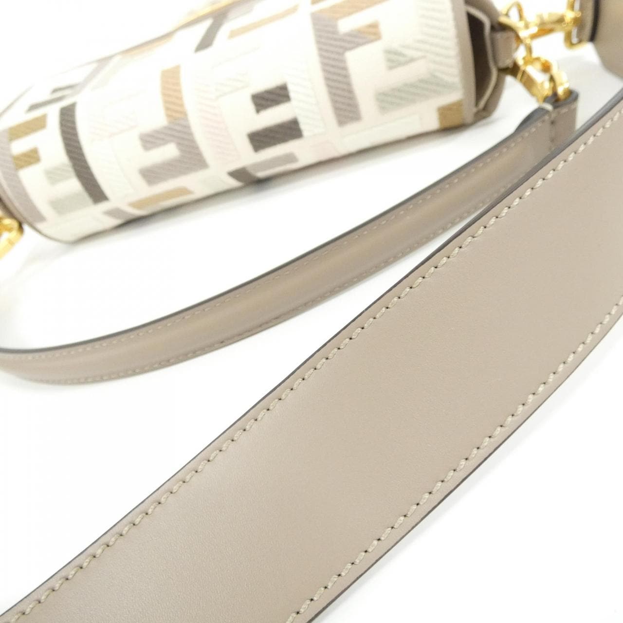 [新品] FENDI Baguette 8BR600 ANH4 单肩包