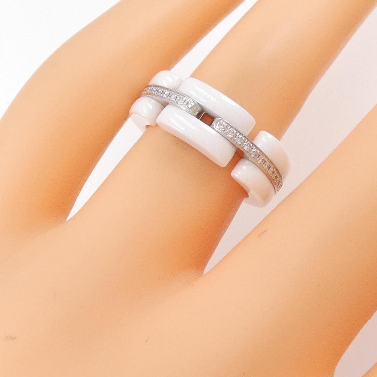 CHANEL Ultra Collection Medium Ring