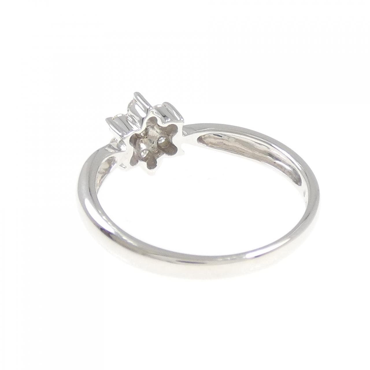 K18WG フラワー ダイヤモンド リング