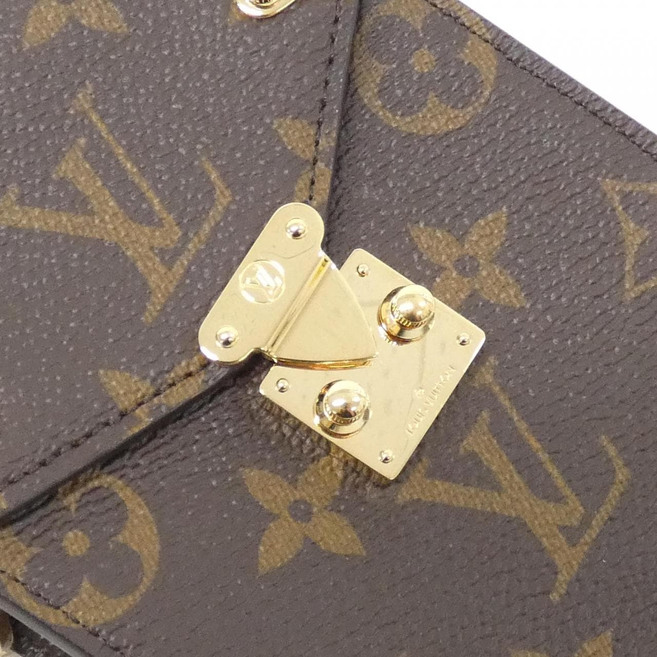 ルイヴィトン モノグラム フォン ポーチ メティス M13572 フォンポーチ