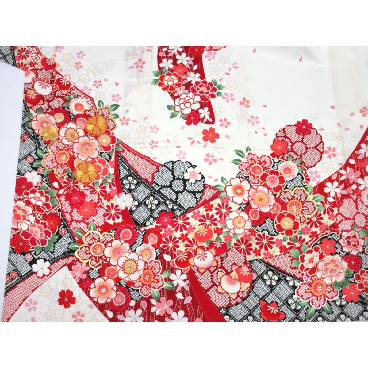 振袖　友禅金彩加工　刺繍入り