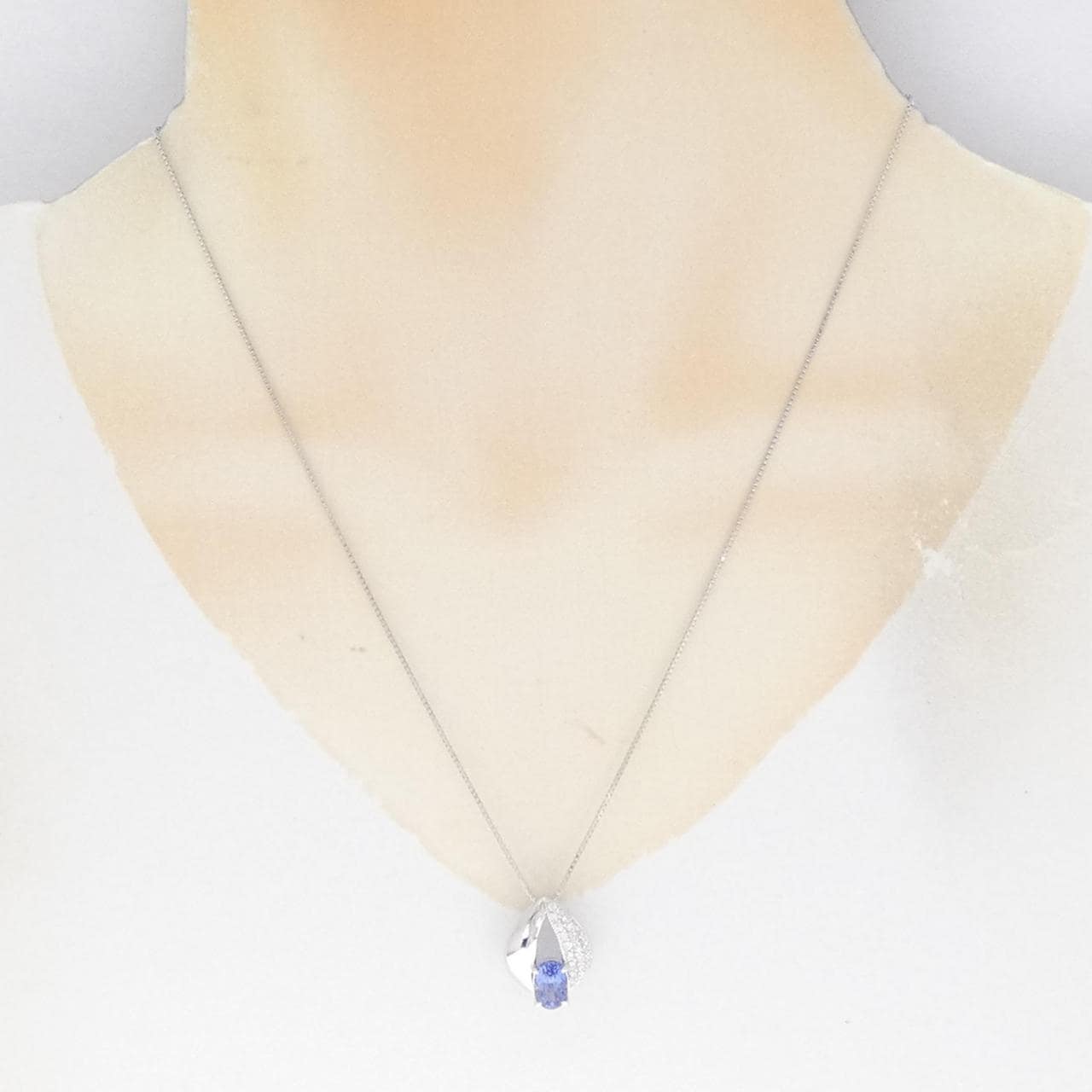 750WG/K18WG Sapphire Necklace 1.84CT