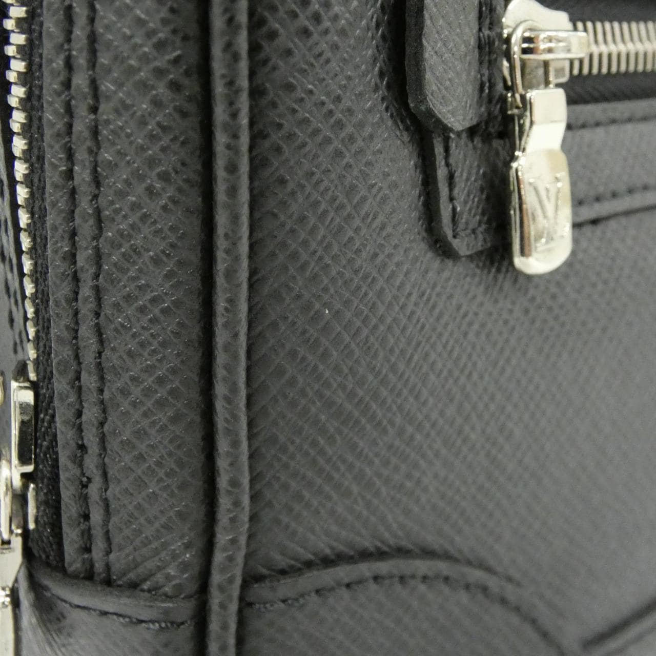 ルイヴィトン タイガ パヴェル M31142 セカンドバッグ