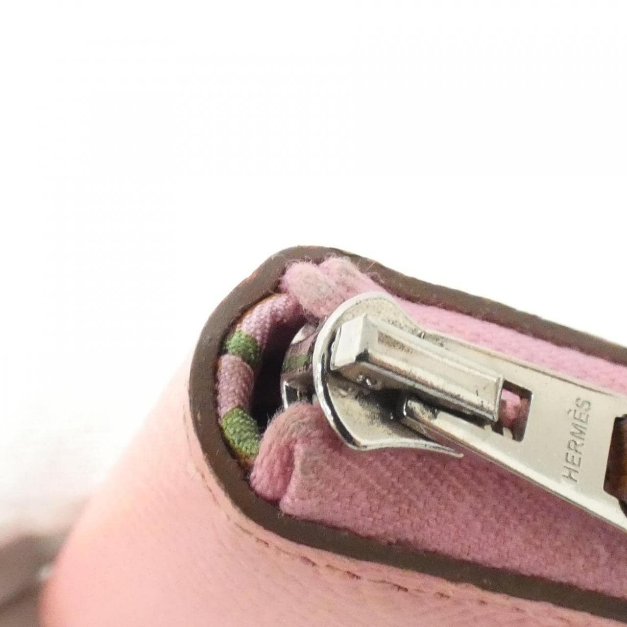 エルメス BRIDES DE GALA FANTOME POIS シルク イン コンパクト 075190CK 財布