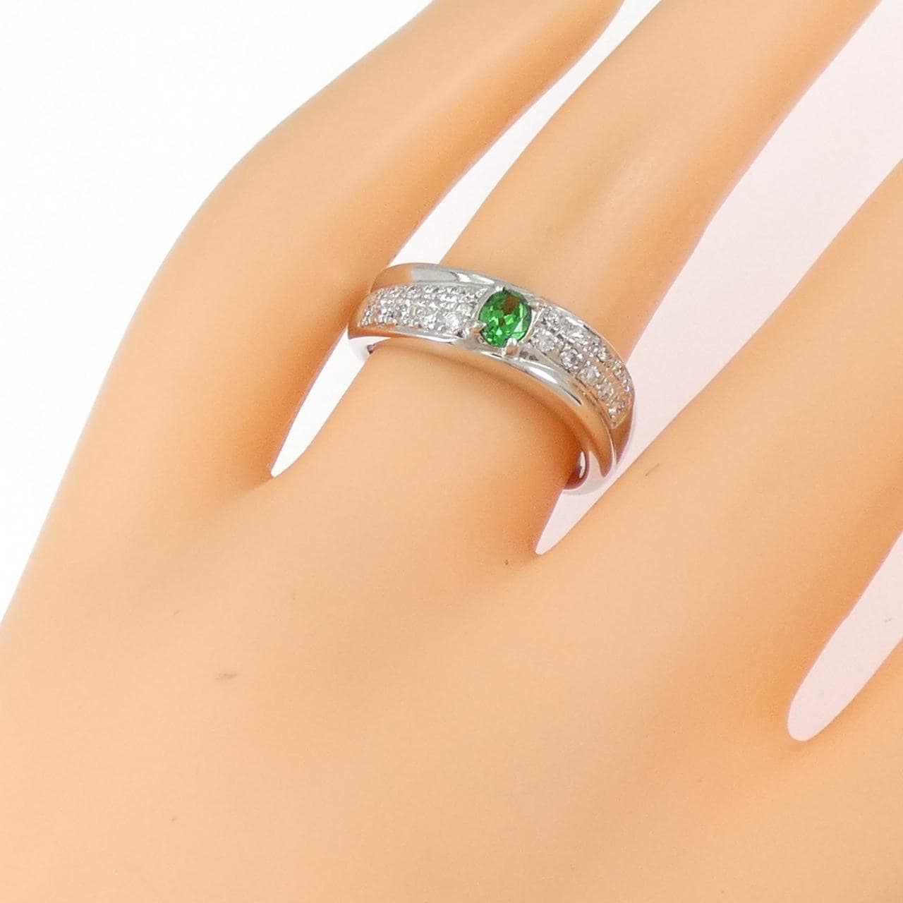 PT900 グリーンガーネット リング 0.177CT