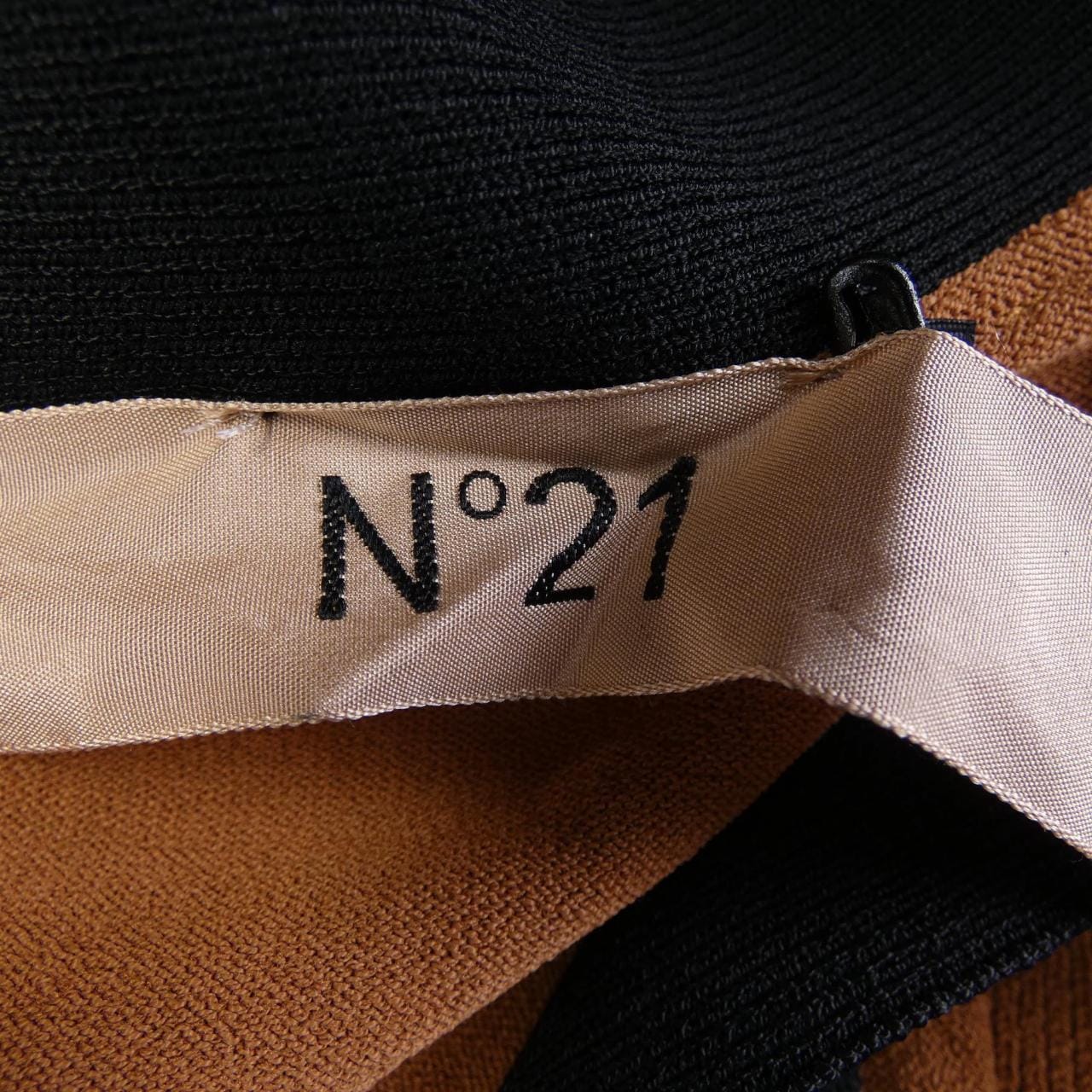 ヌメロヴェントゥーノ N°21 カーディガン