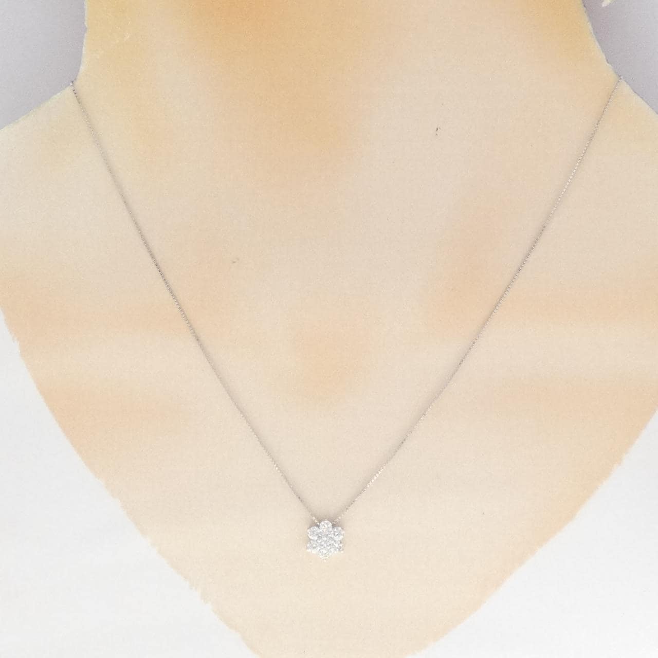 K18WG フラワー ダイヤモンド ネックレス 0.50CT
