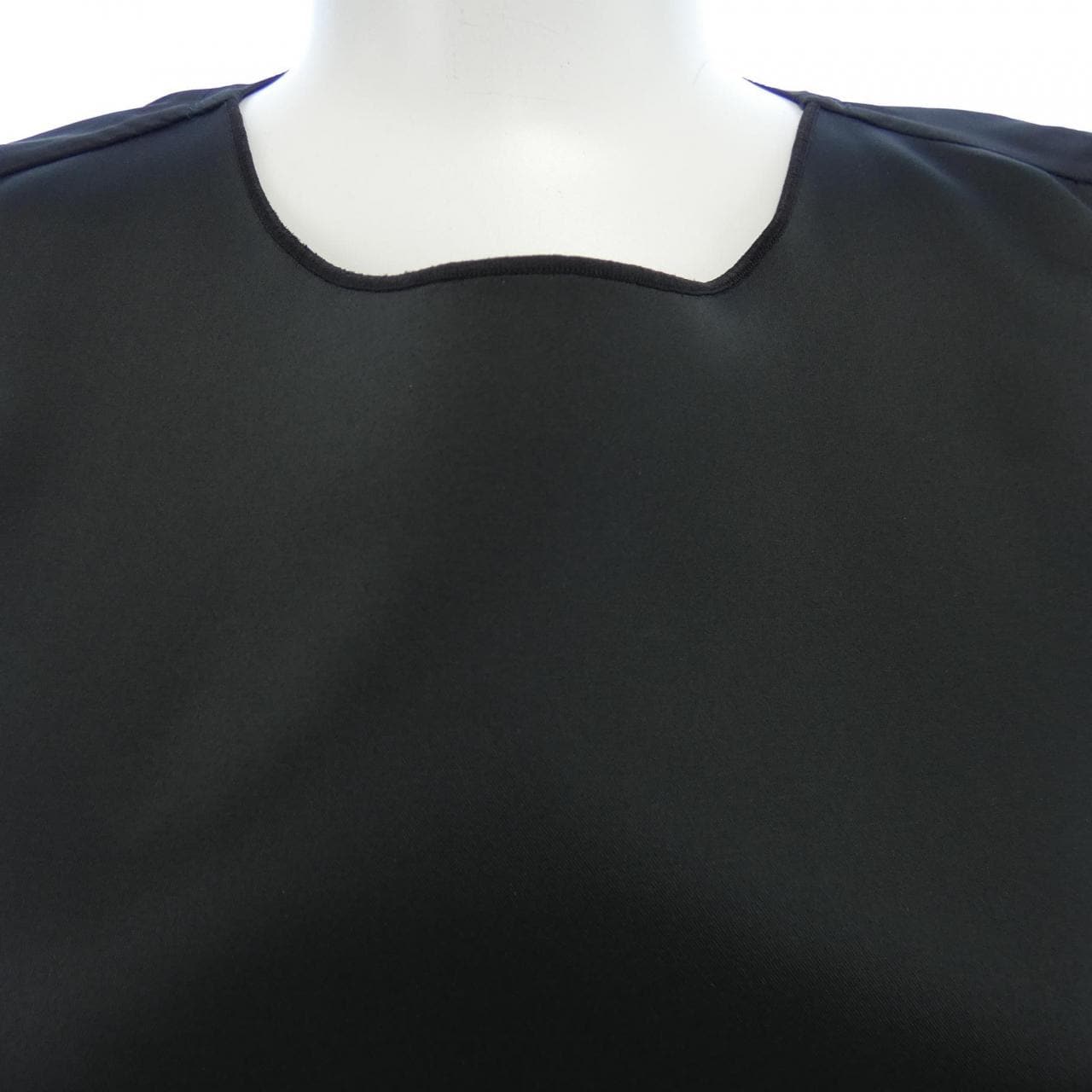 エンポリオアルマーニ EMPORIO ARMANI トップス