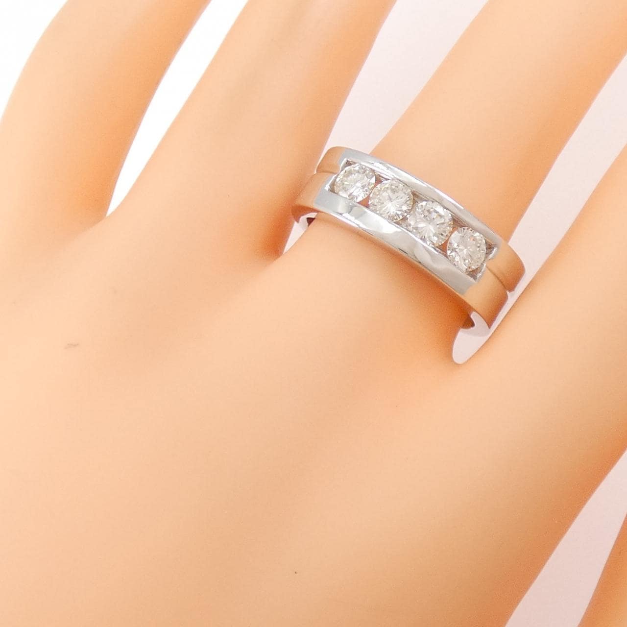 750WG ダイヤモンド リング