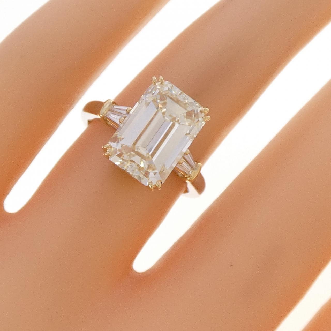 PT900/K18YG ダイヤモンド リング 5.040CT M VS1 エメラルドカット