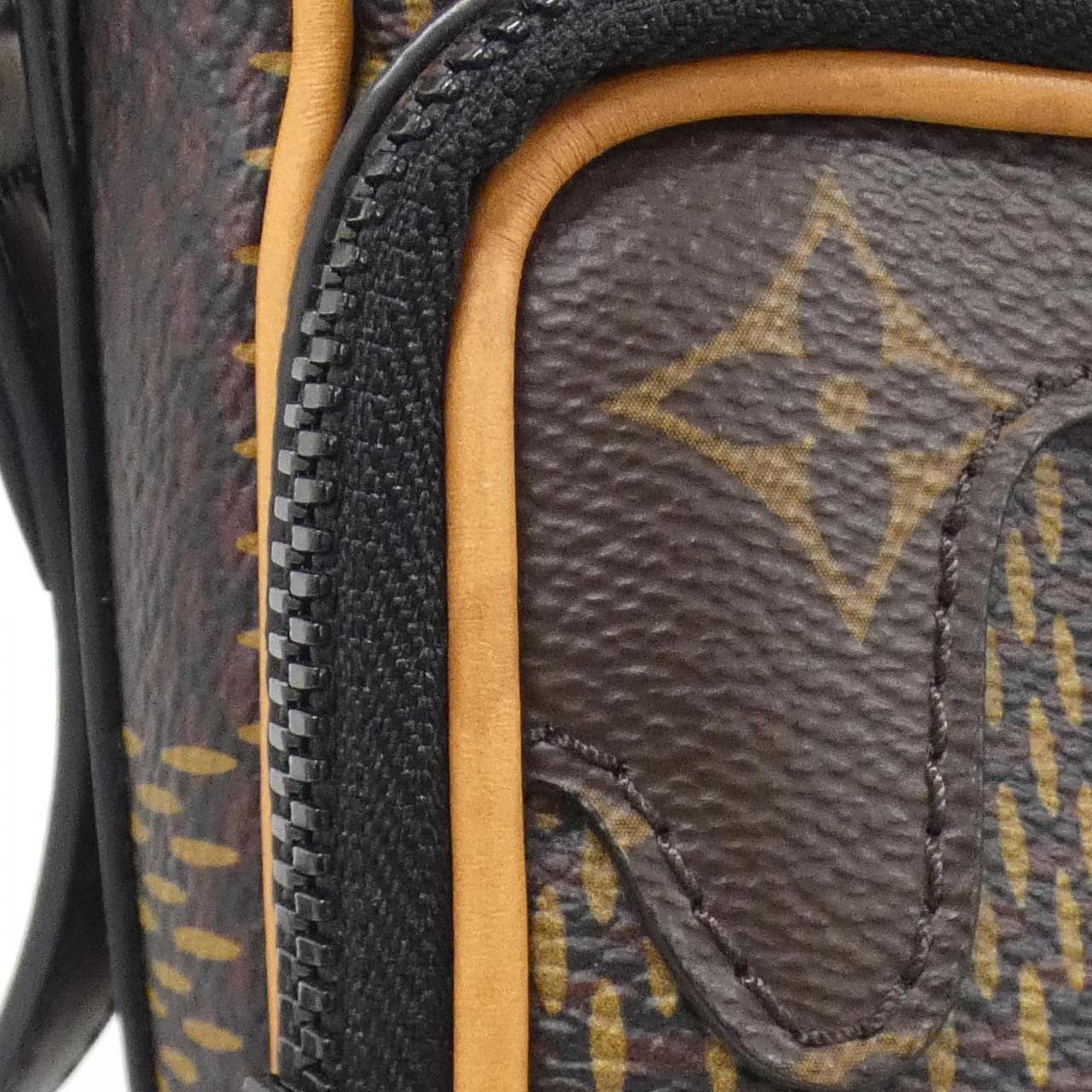 ルイヴィトン ダミエ ジャイアント(LVスクエアード) アマゾン メッセンジャー N40357 ショルダーバッグ