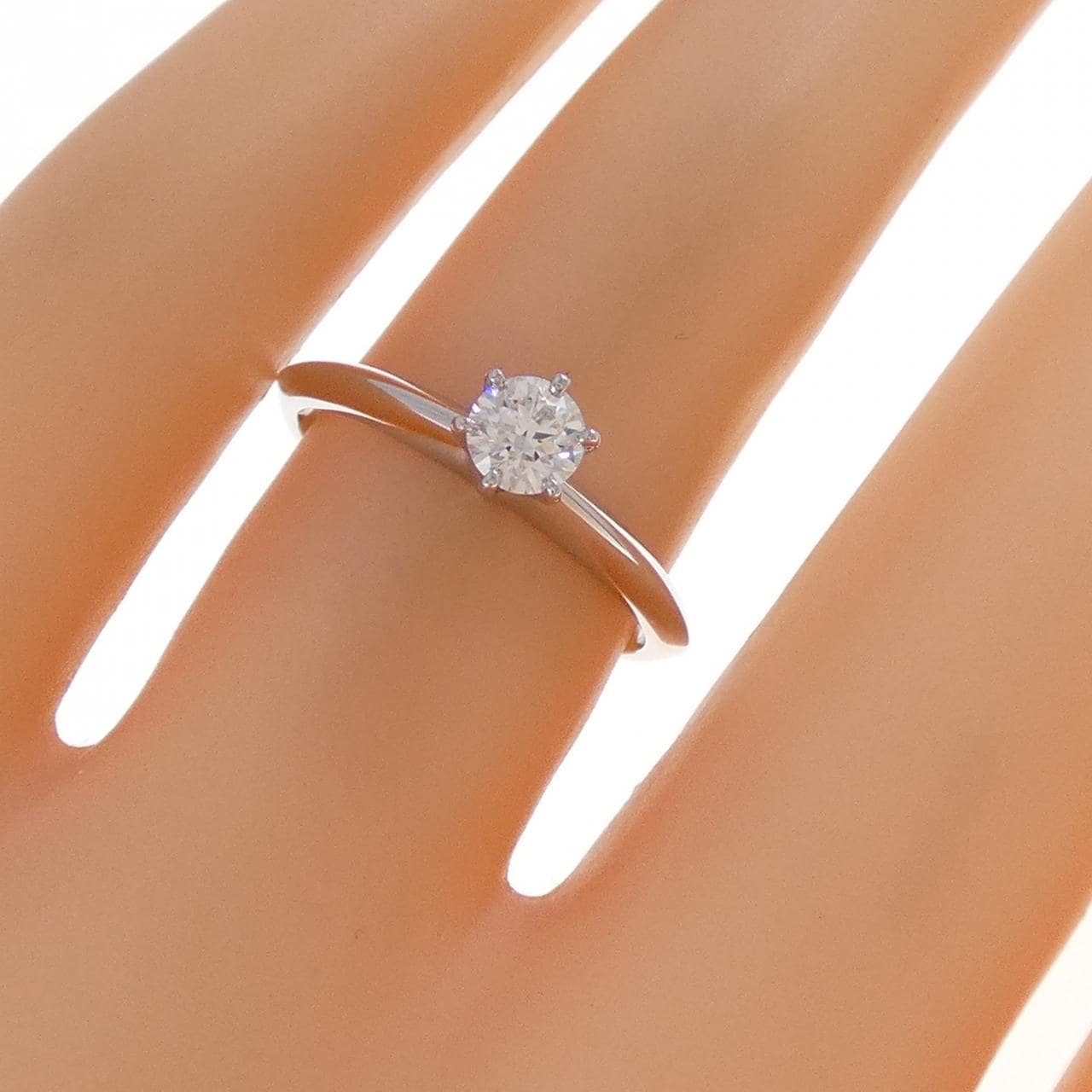 ティファニー クラシックソリティア リング 0.27CT H VS1 3EXT